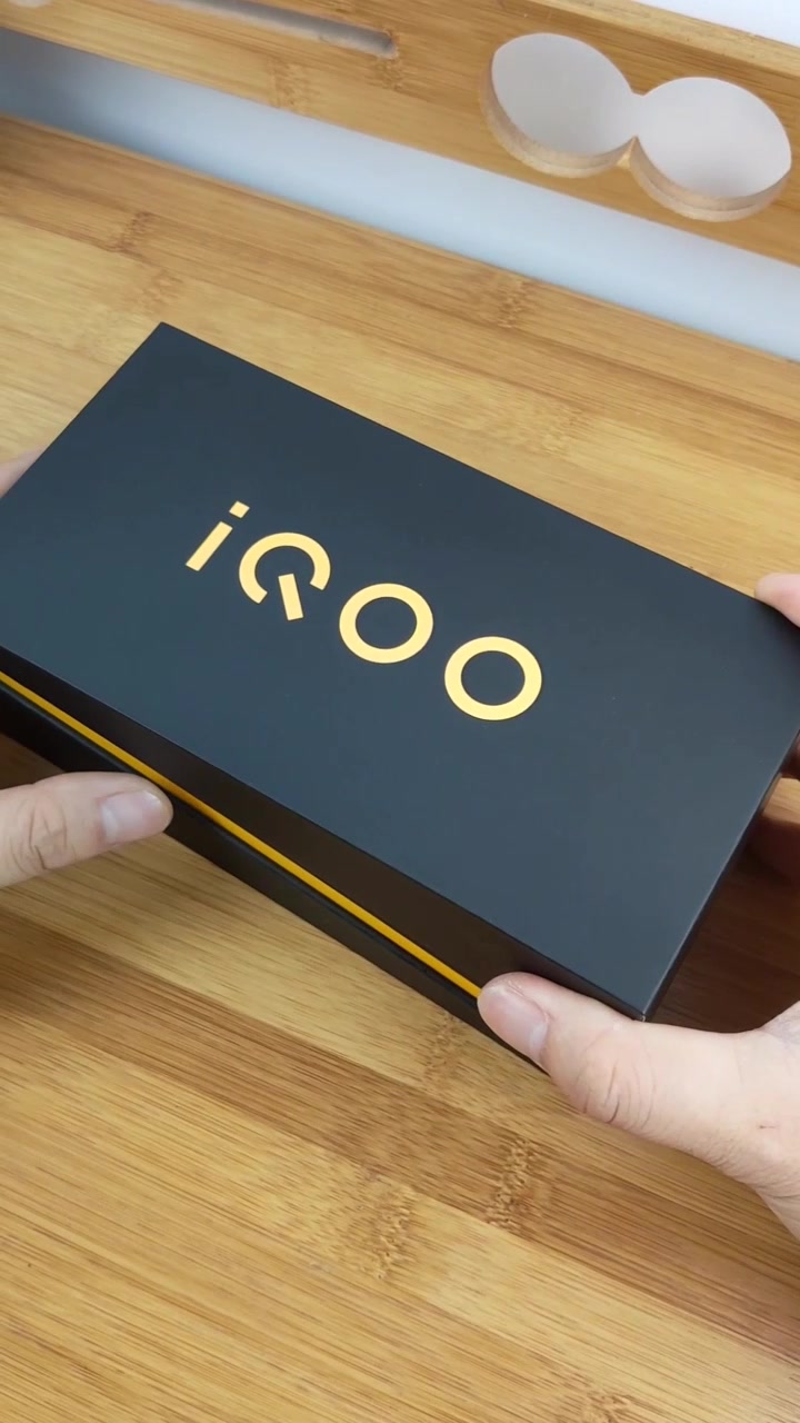 iqoo neo碳纖黑極速開箱,高通845 4500mah,就問你心動不心動?