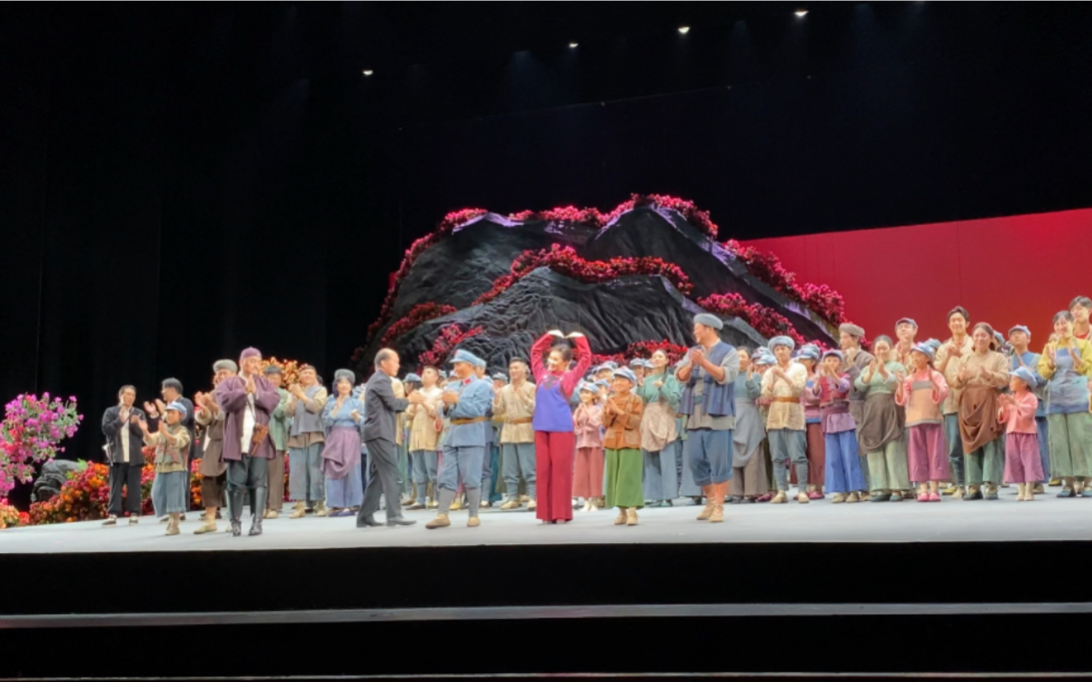 雷佳 王宏伟 张国勇 王鹤翔 关致京 民族歌剧《映山红》谢幕20231126