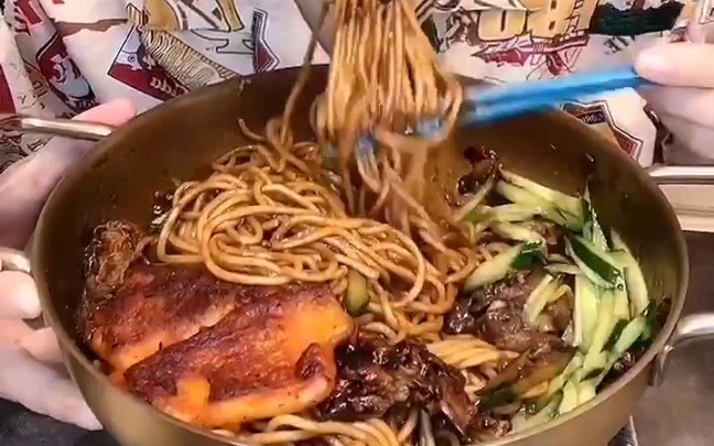 【超有食欲面条合集】多人版超好吃面条 炸酱面 各种料炒面 椒麻面 酸菜面 韩式酱香鸡拌面 铁锅焖面 油泼面哔哩哔哩bilibili