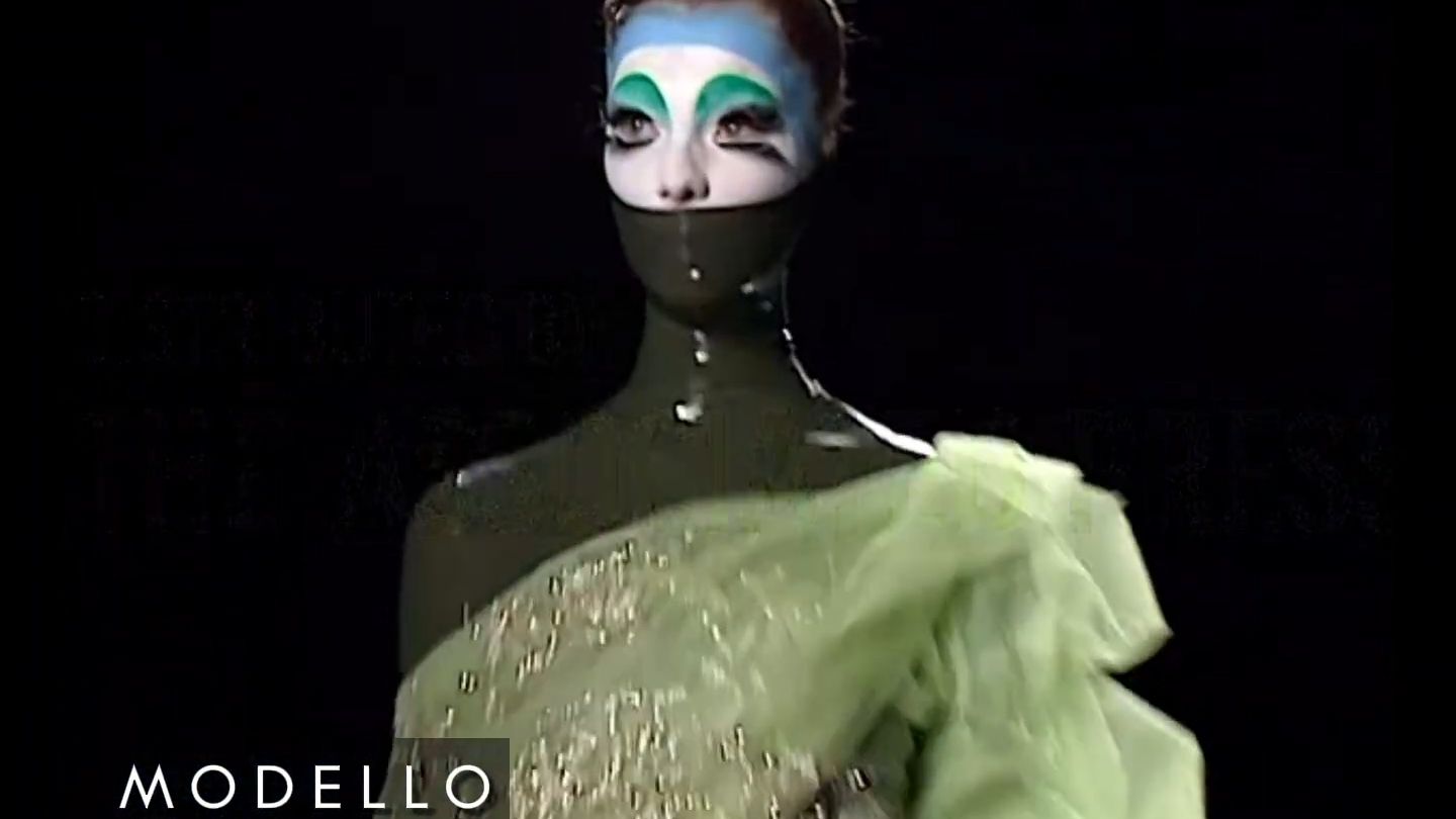 CHRISTIAN DIOR Fall Winter 2003 Fashion Show