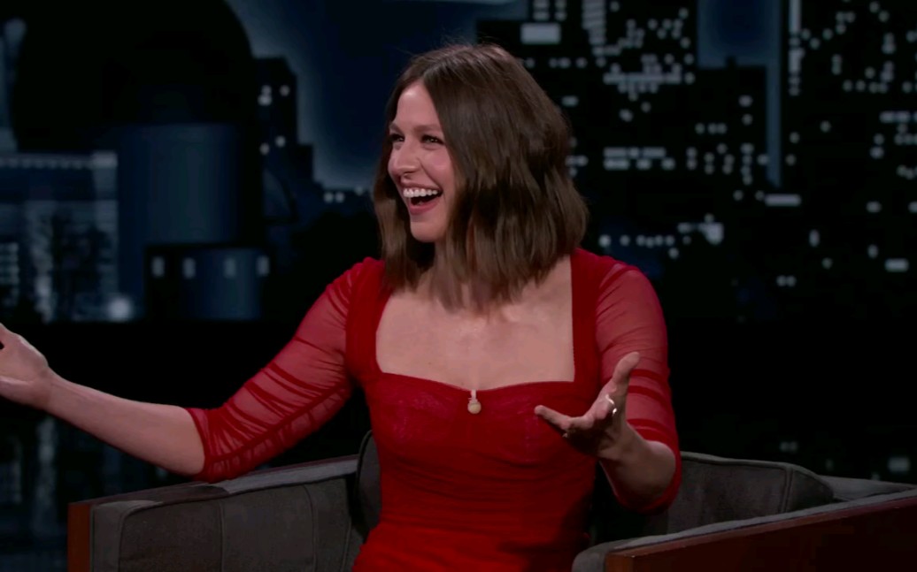 [图]【Melissa Benoist】【中英双字】女超人再上鸡毛秀 关于墙的新书和Jimmy Kimmel给墙儿子的万圣节礼物