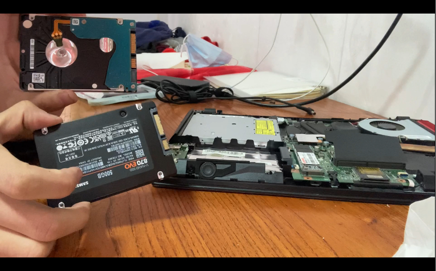 拆机机械硬盘改换固态硬盘,华硕飞行堡垒zx53vd,_哔哩哔哩_bilibili