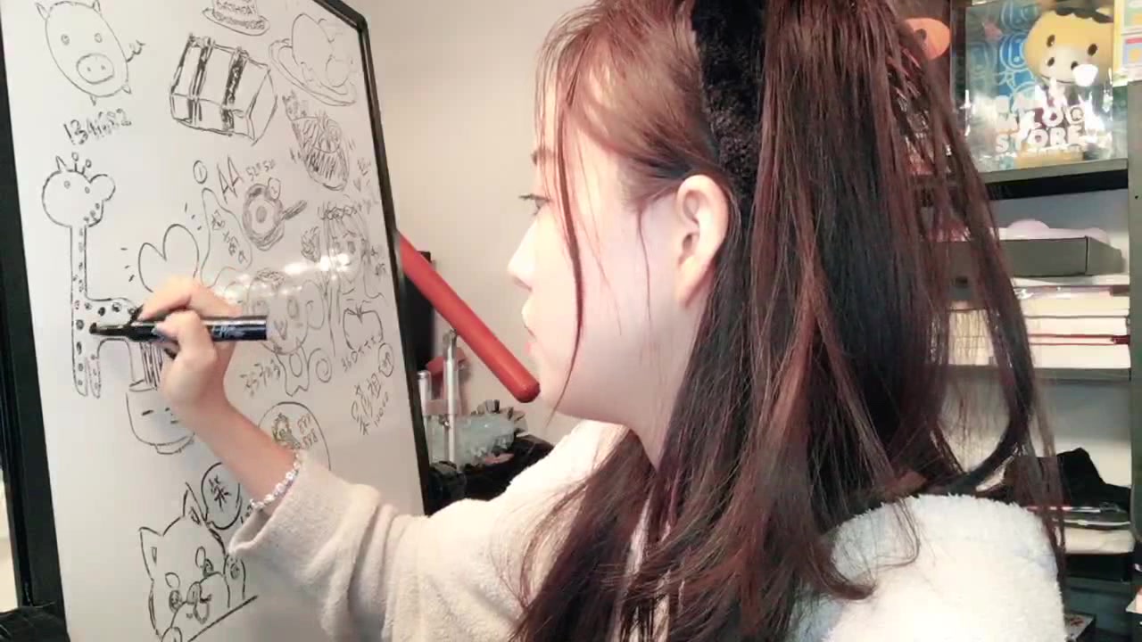 小舞葛小允171114生日直播片段是19岁的大孩子了
