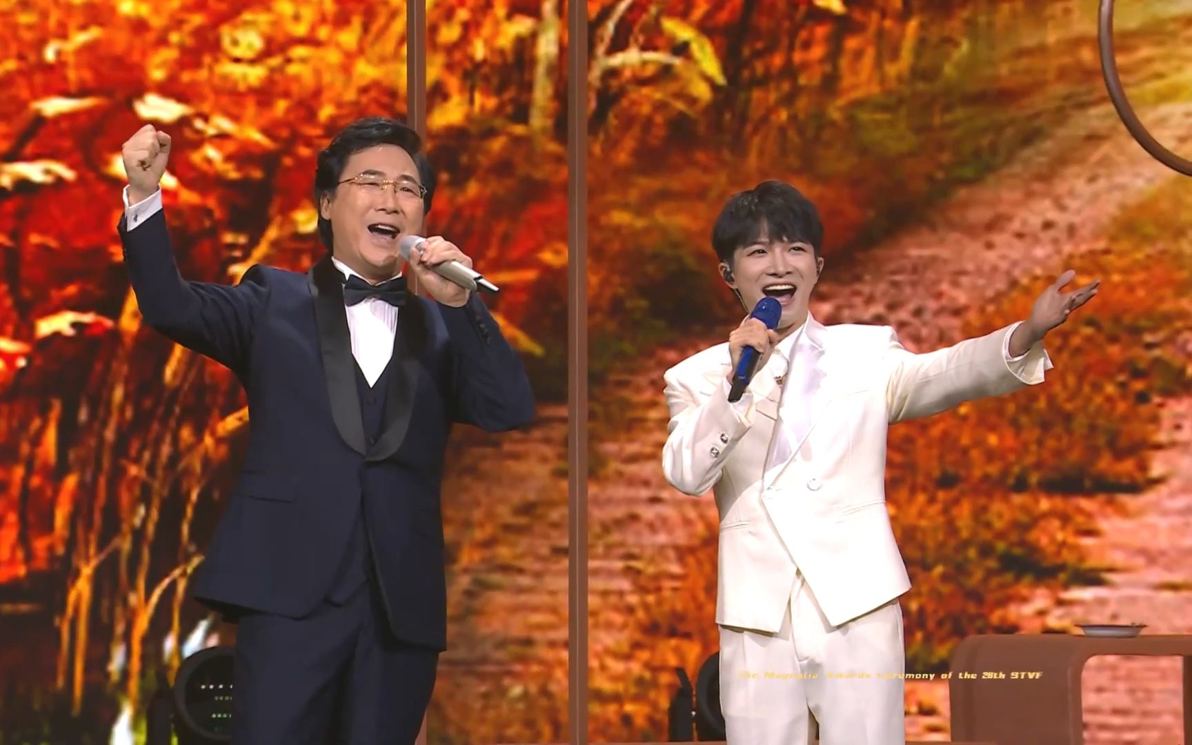 【周深/廖昌永】白玉兰颁奖礼合唱《花儿一唱天下春》