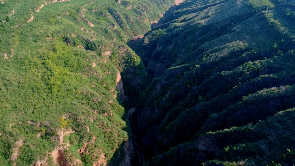 摩托車騎行渭北土塬自然形成的峽谷——涇陽大峽谷