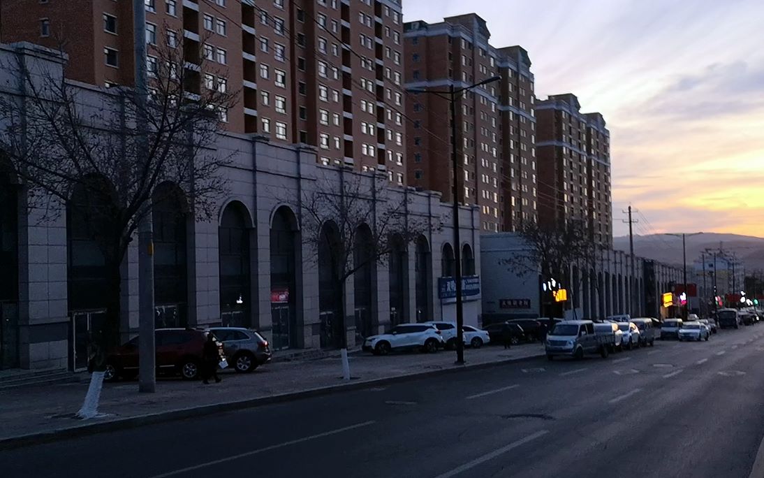 公交视角带你看夜幕下的双鸭山街景,这里有你熟悉的地方吗?