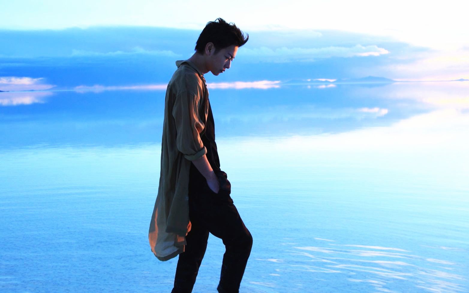 【动画レポ:佐藤健 テヒュー10周年记念写真展 会见】