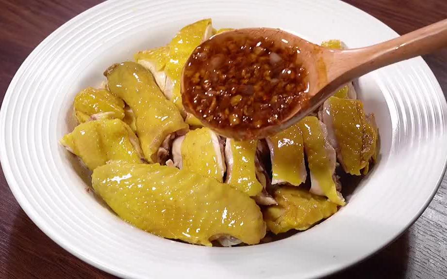 广东人爱吃的葱油鸡,做法超级简单,鲜嫩多汁,全家人都爱吃