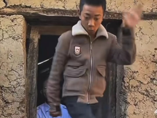 鬼步舞小哈哈跳出了兰博基尼