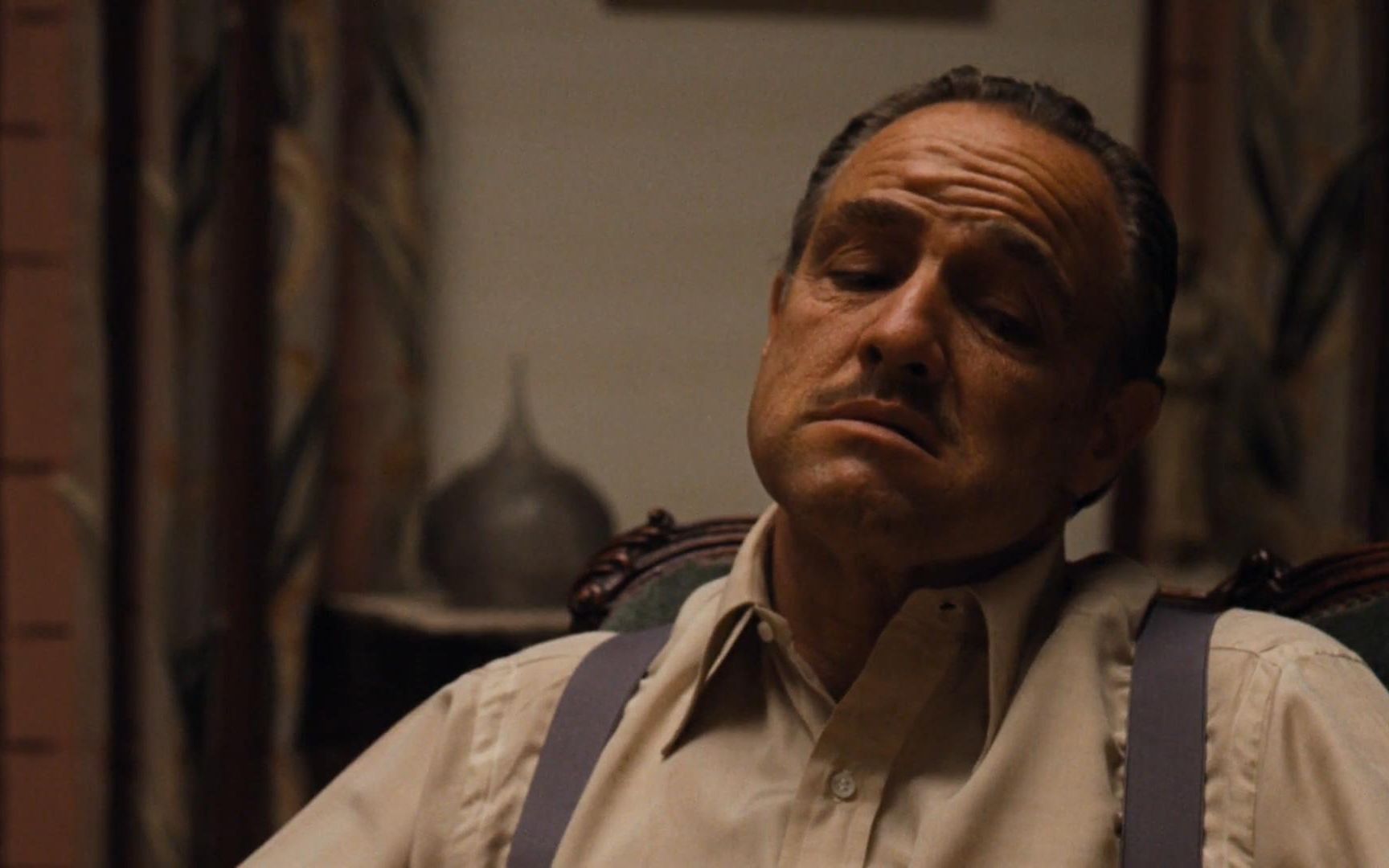 维多61柯里昂微微一笑,听说你不同意?