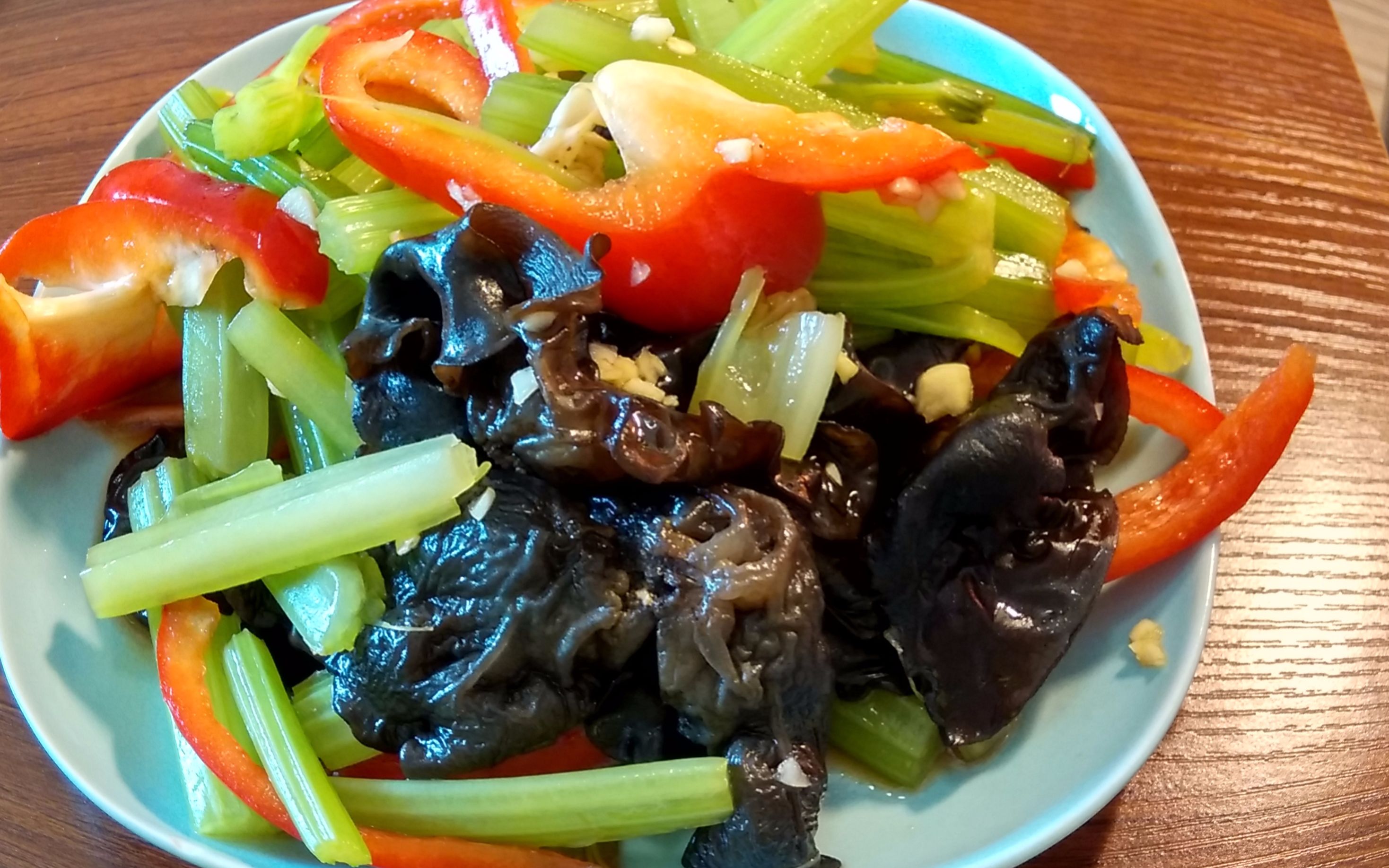 夏日做凉拌木耳芹菜,清淡凉爽有味道_哔哩哔哩 (゜-゜)つロ 干杯