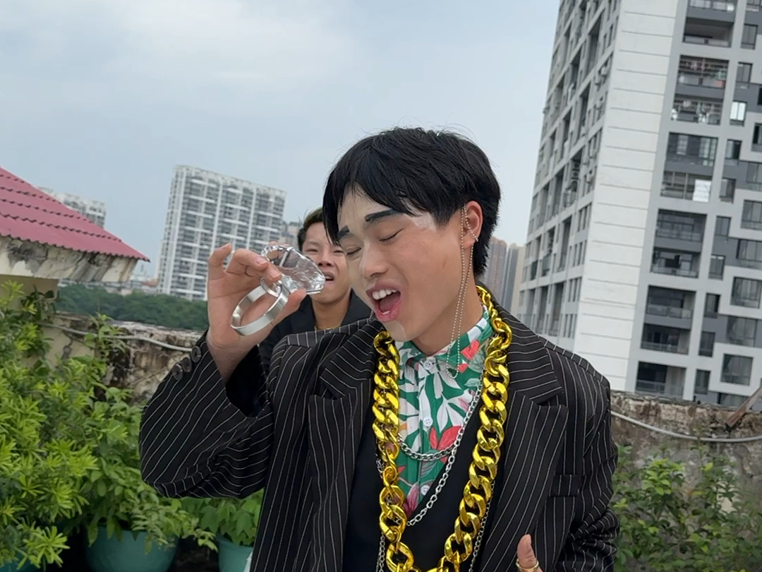 【靓仔枫本人】最新视频来袭,快来看看吧!