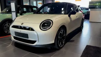 Скачать видео: 内饰科技范十足 2025款宝马Mini