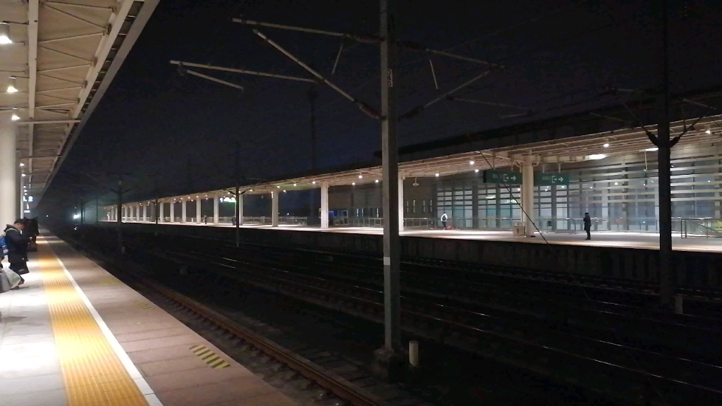 d2235次列车黄石北站1站台停车_哔哩哔哩_bilibili