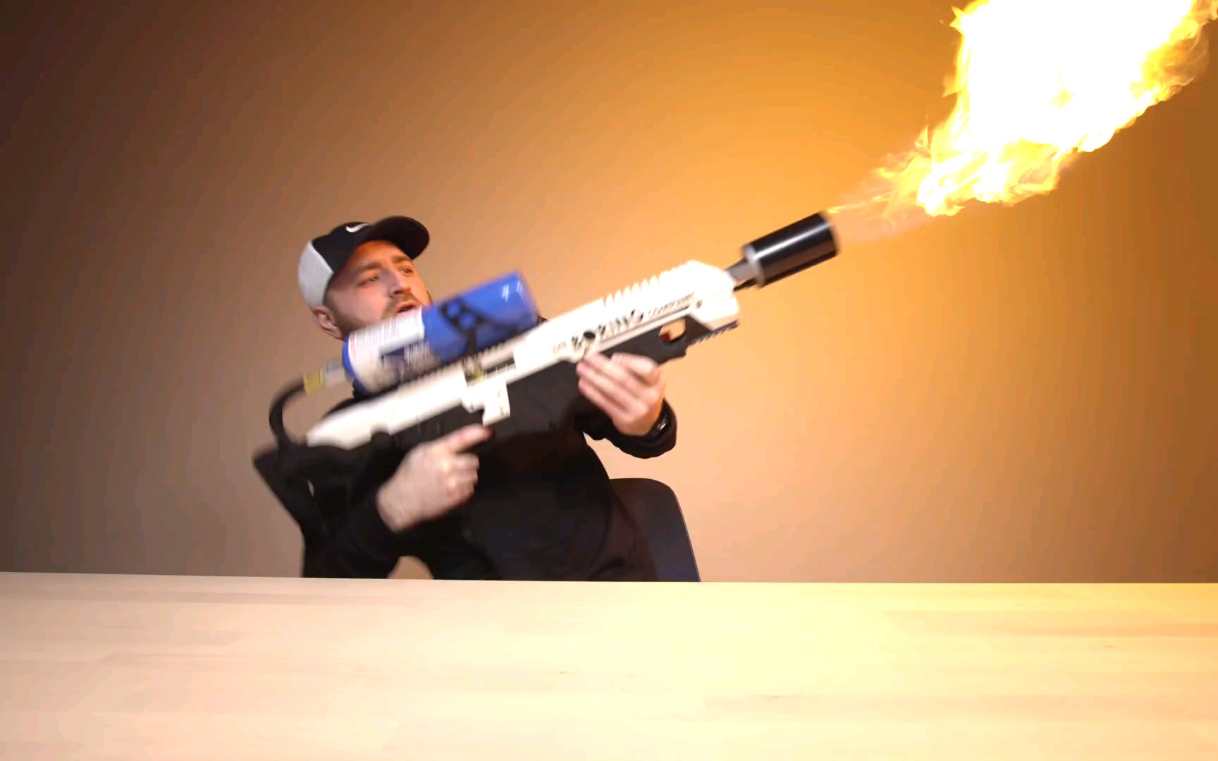 【unbox therapy】this is not a flamethrower