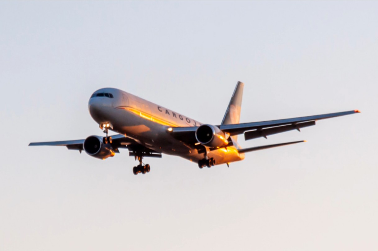 加拿大货运航空波音767-300er货机傍晚黄金光落地沈阳桃仙国际机场