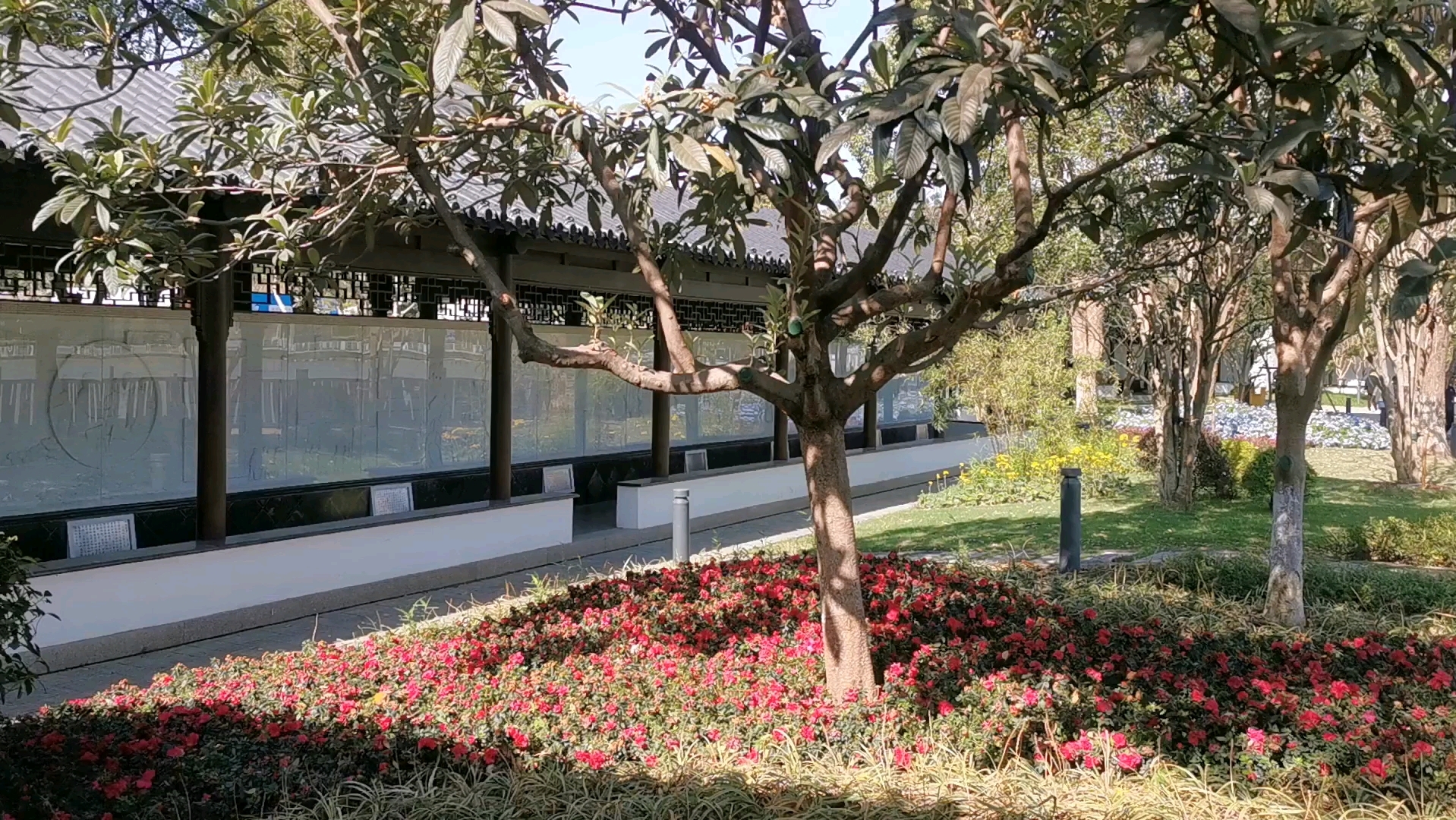 运河艺术公园之三:运河无锡图纪汉白玉浮雕