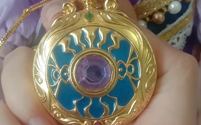 时希的怀表,好漂亮,里面还可以转,是真表