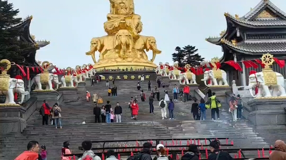 中国四大佛教名山之一,四川峨眉山金顶,海拔三千多米普贤菩萨道场哔哩哔哩bilibili