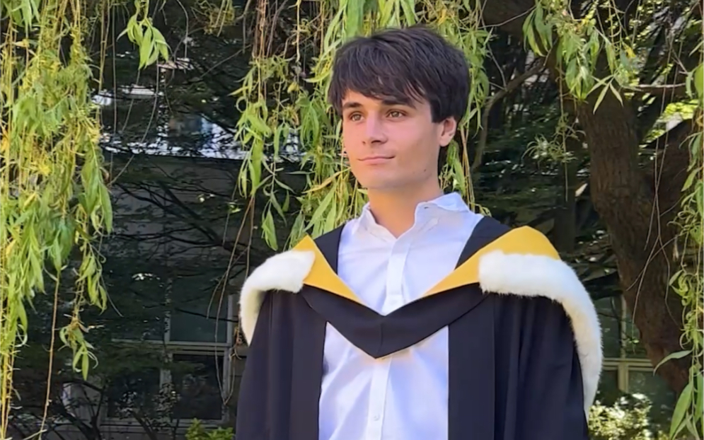 毕业季,解锁英国学位服穿搭方法