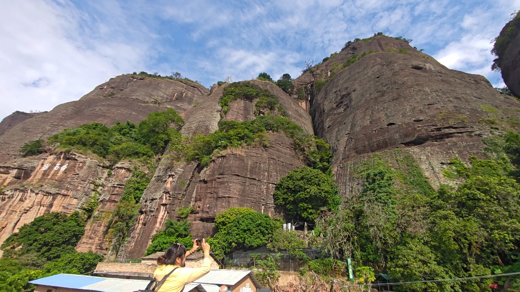 好大的石头山啊
