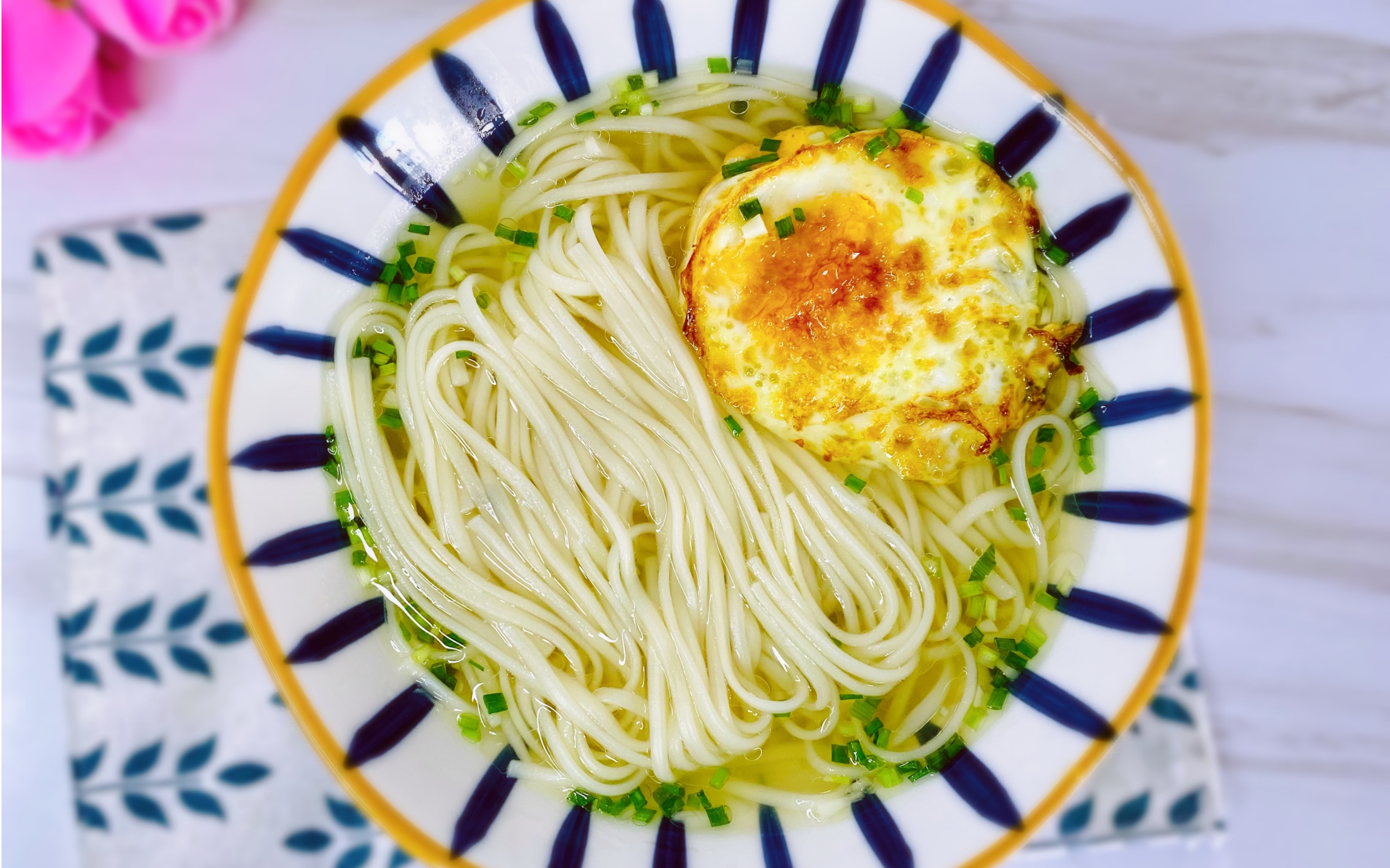 冬日里的一碗清汤面,5分钟做出简单热乎的早餐,懒人必备_哔哩哔哩