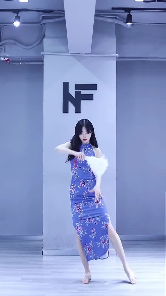 我太喜欢这个曲风了,我不笑你们是不是就认不出我了#歌曲骁#与我合拍