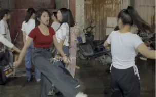 Tải video: 训练了几个月华美女子英歌队