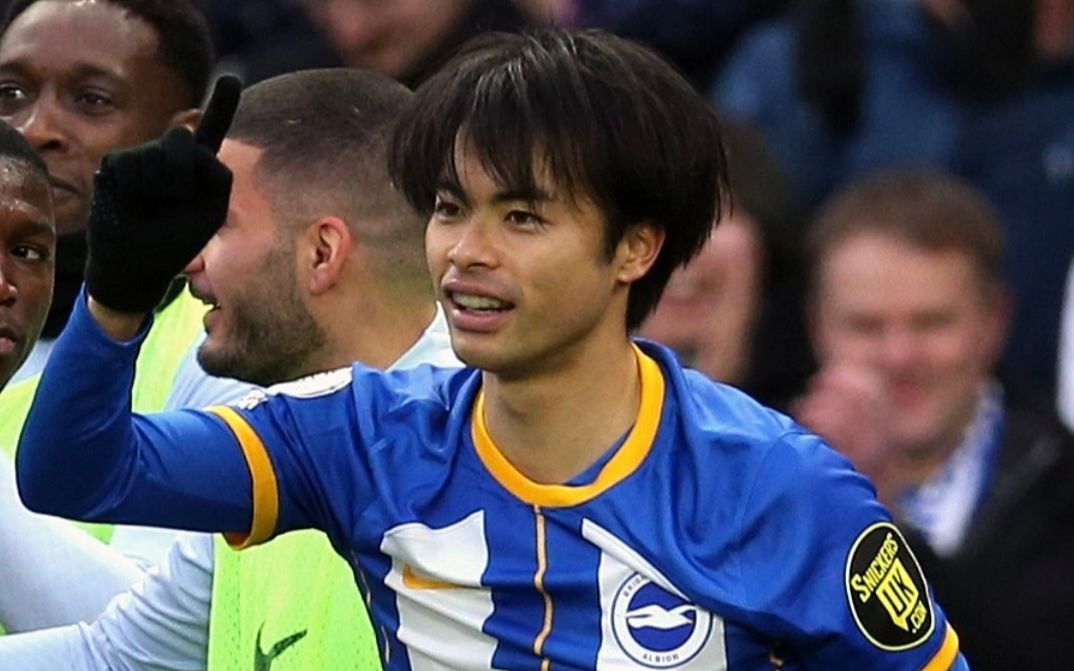 挡不住的三球王!三笘薫比赛中精彩挑球过人引来全场欢呼