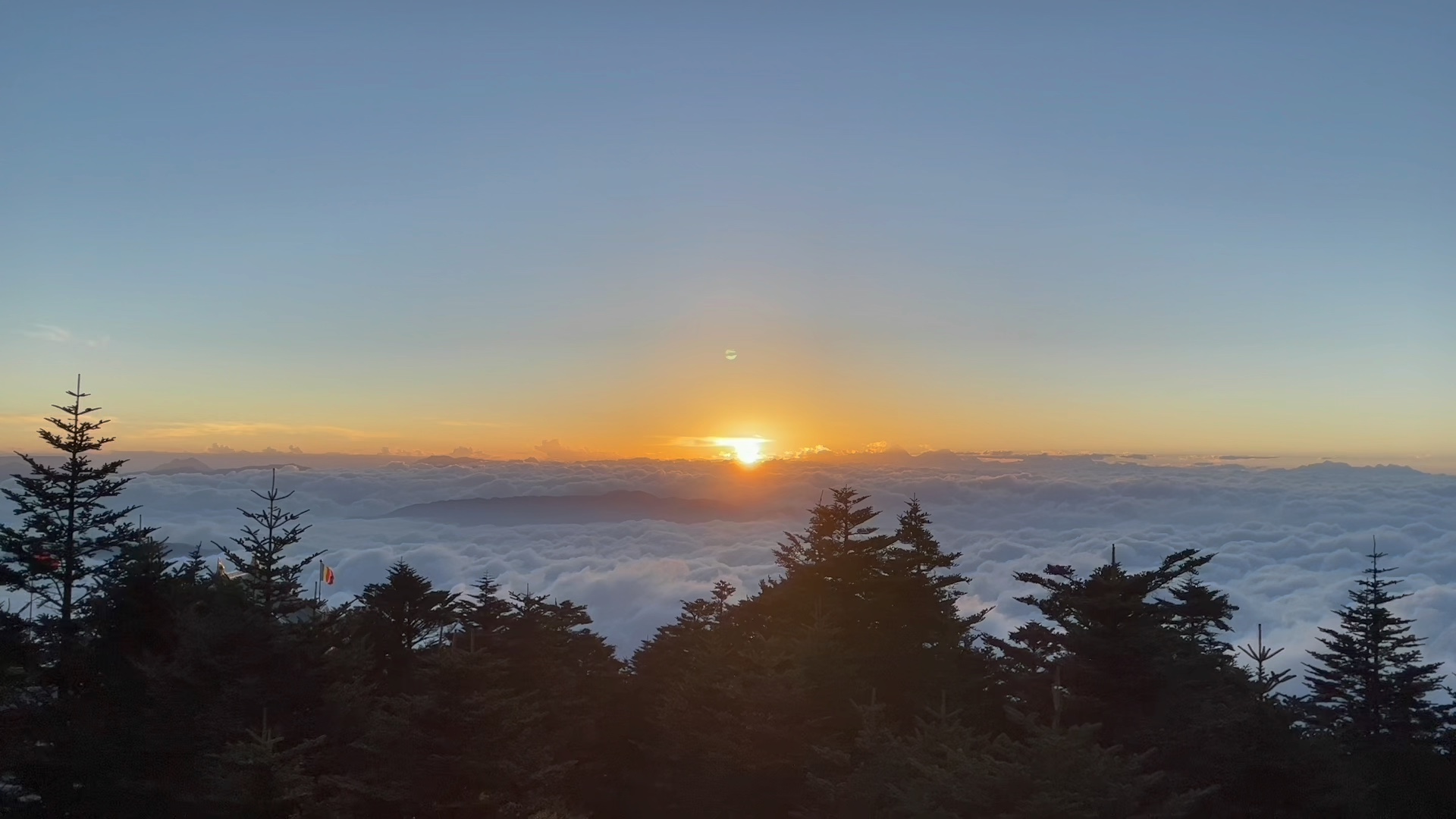 发个峨眉山的云海日落吧