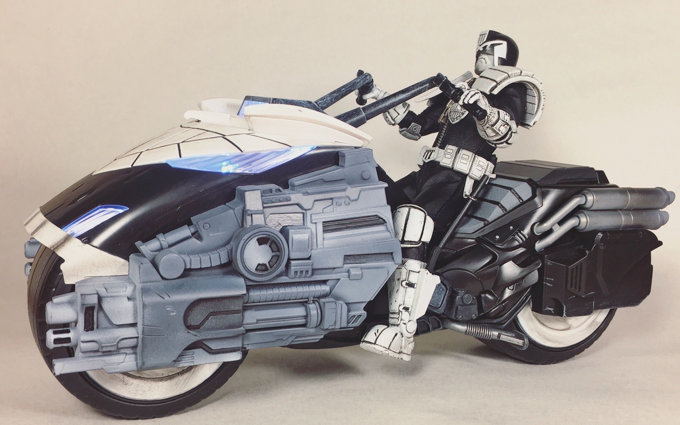 【lucien和他的小伙伴们】——mezcotoyz sdcc 特警判官