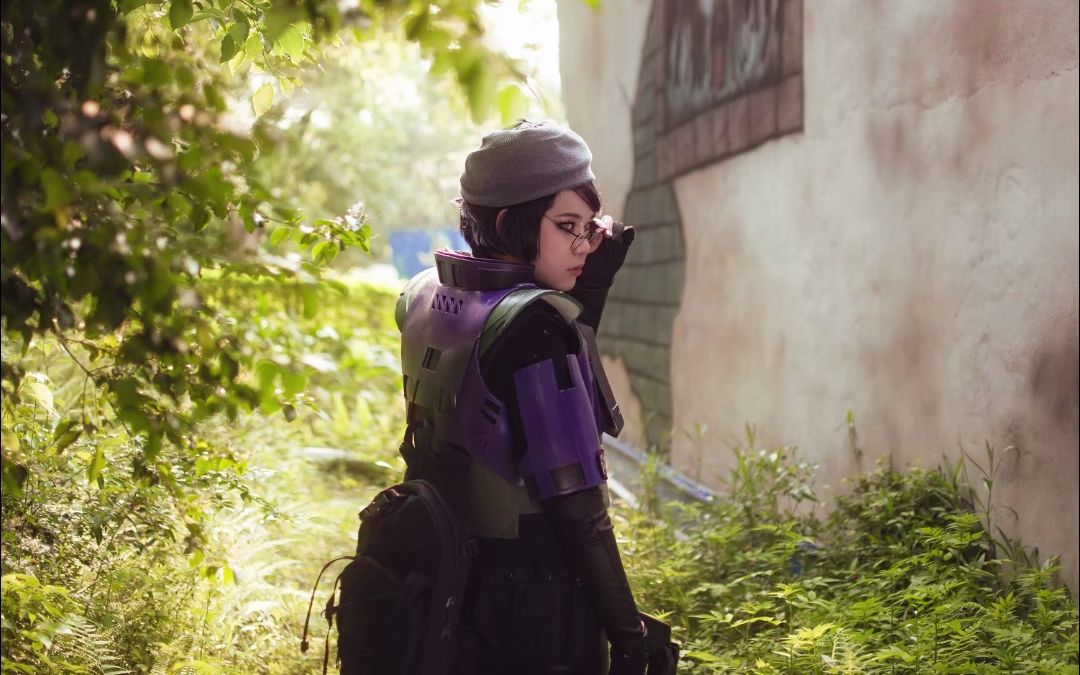 肥宅cos彩六围攻的dokkaebi