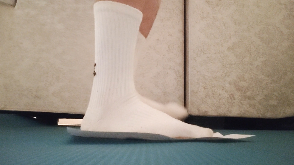 白袜踩面包解压