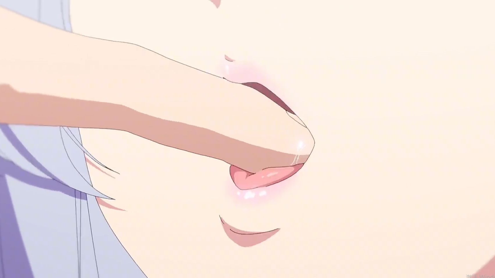 少女为了给男人消毒,竟直接将手指含进了嘴里