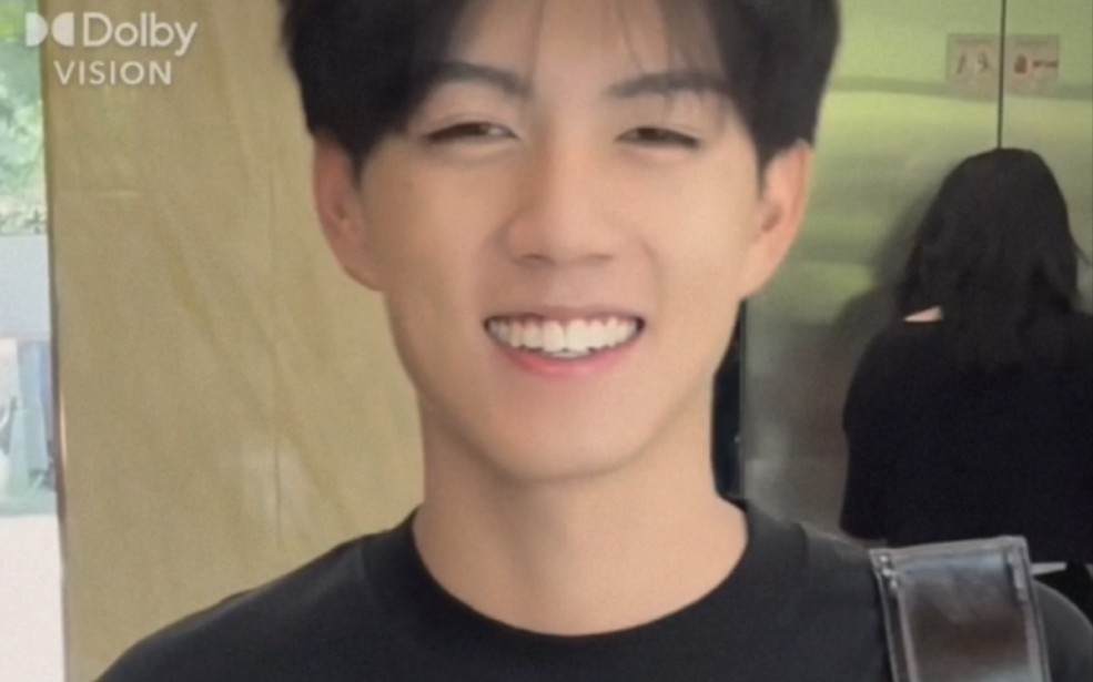 神颜!【赵一博】笑的像我乡里的表哥提着礼来看我(`Δ)