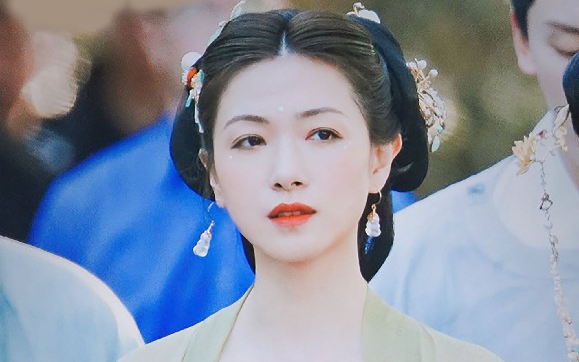 万茜的古装也太蛊了!这一袭绿衣,真是翩若惊鸿,婉若游龙!