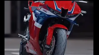 Descargar video: 兔子头本田cbr600