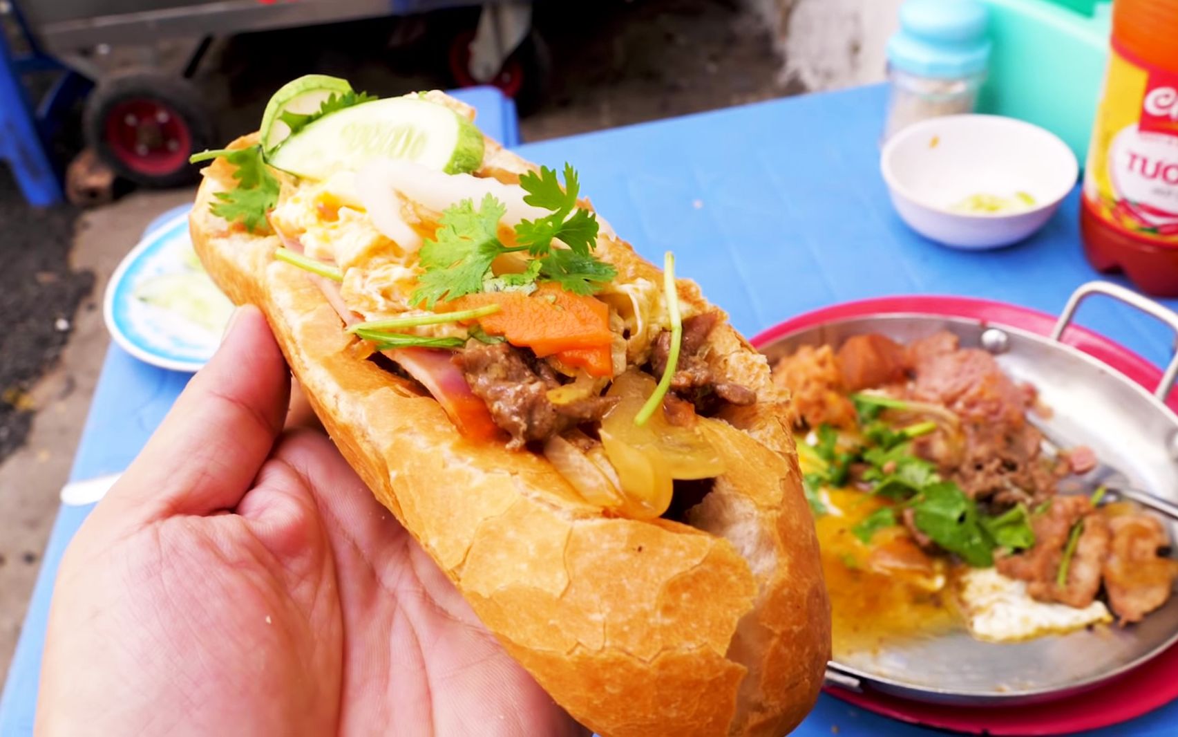 街头美食 / 越南小摊的丰盛早餐~鸡蛋,火腿,三明治_哔哩哔哩_bilibili