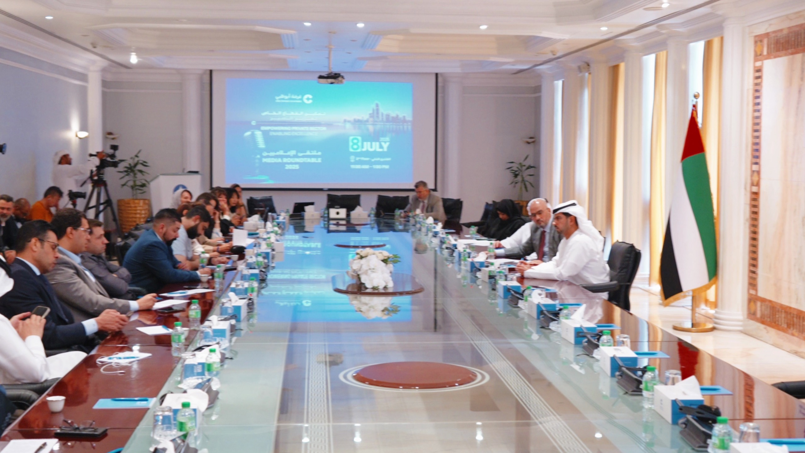 阿布扎比工商会举办媒体圆桌会议