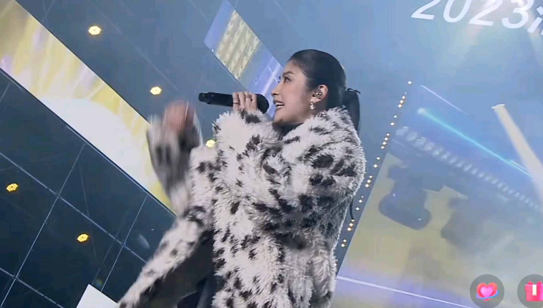 20231209陈慧琳成都巨星演唱会表演经典快歌《不如跳舞》(完整版)