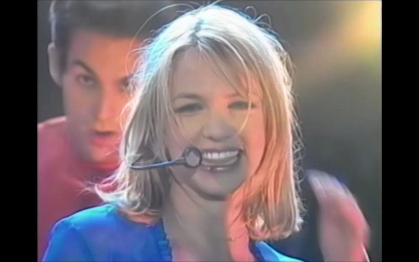 [图]Britney Spears - (You Drive Me) Crazy Live The Rosie O'Donnel Show 1999