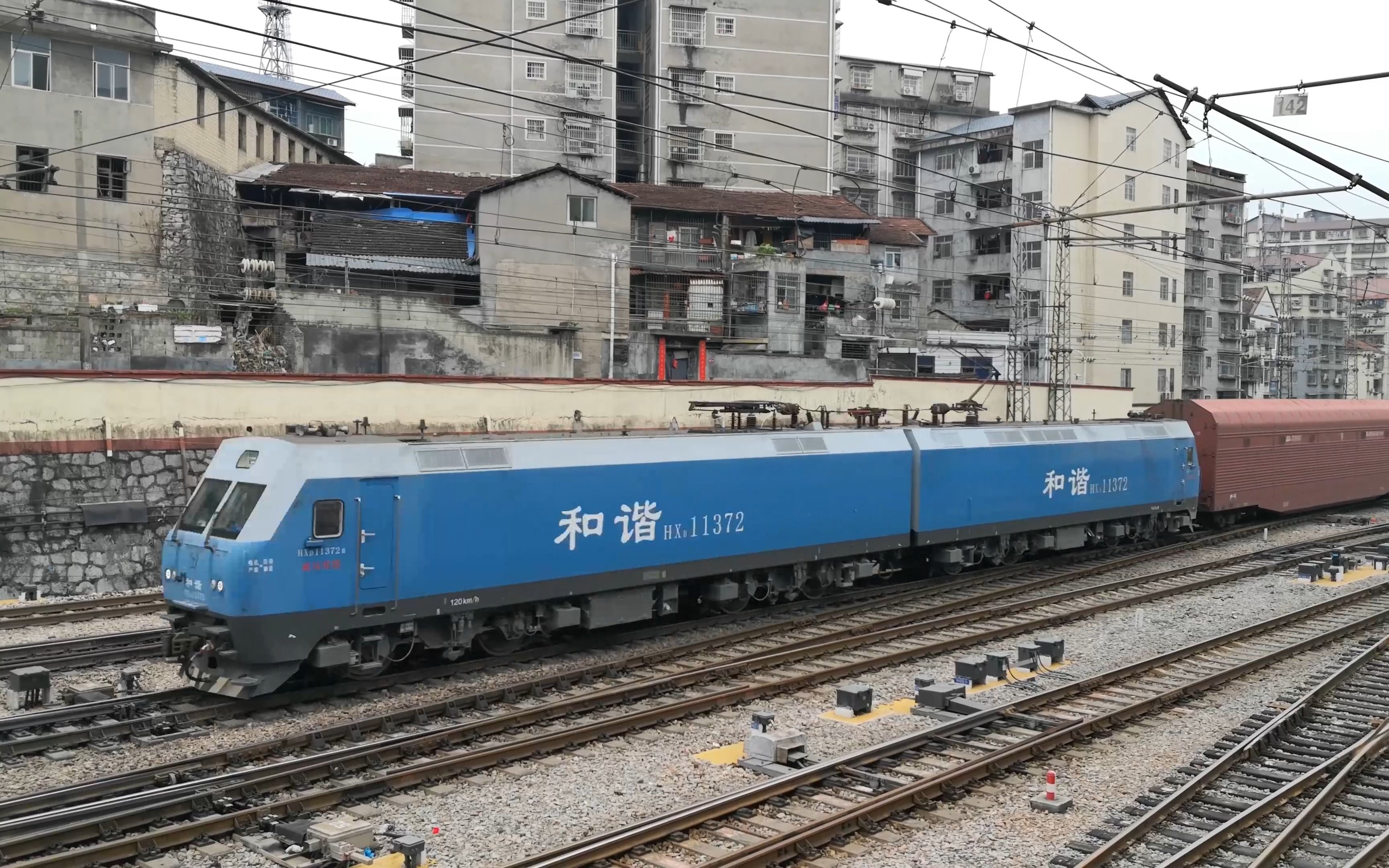 【沪昆铁路】成局贵段hxd1-1372牵引10884次全列jsq6上行正线过怀化站