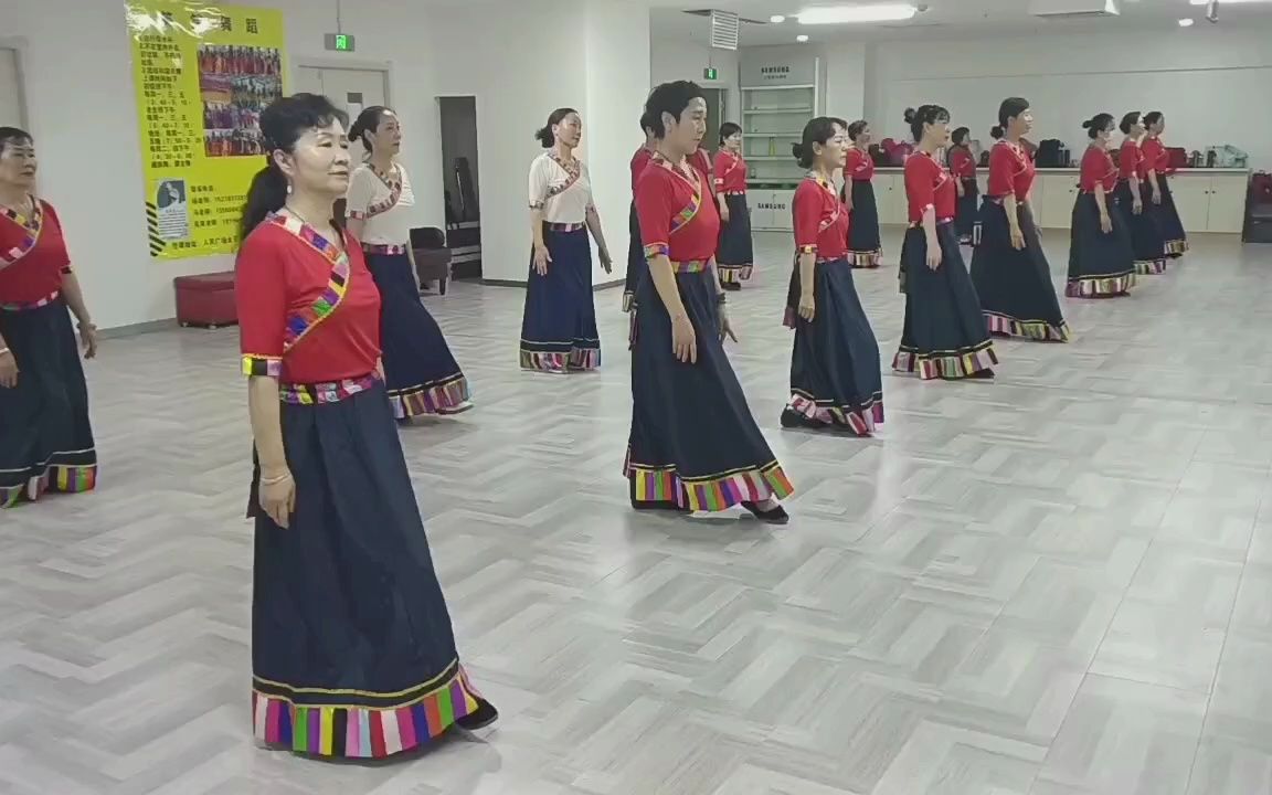 乐笑笑舞蹈（笑笑笑舞蹈视频）