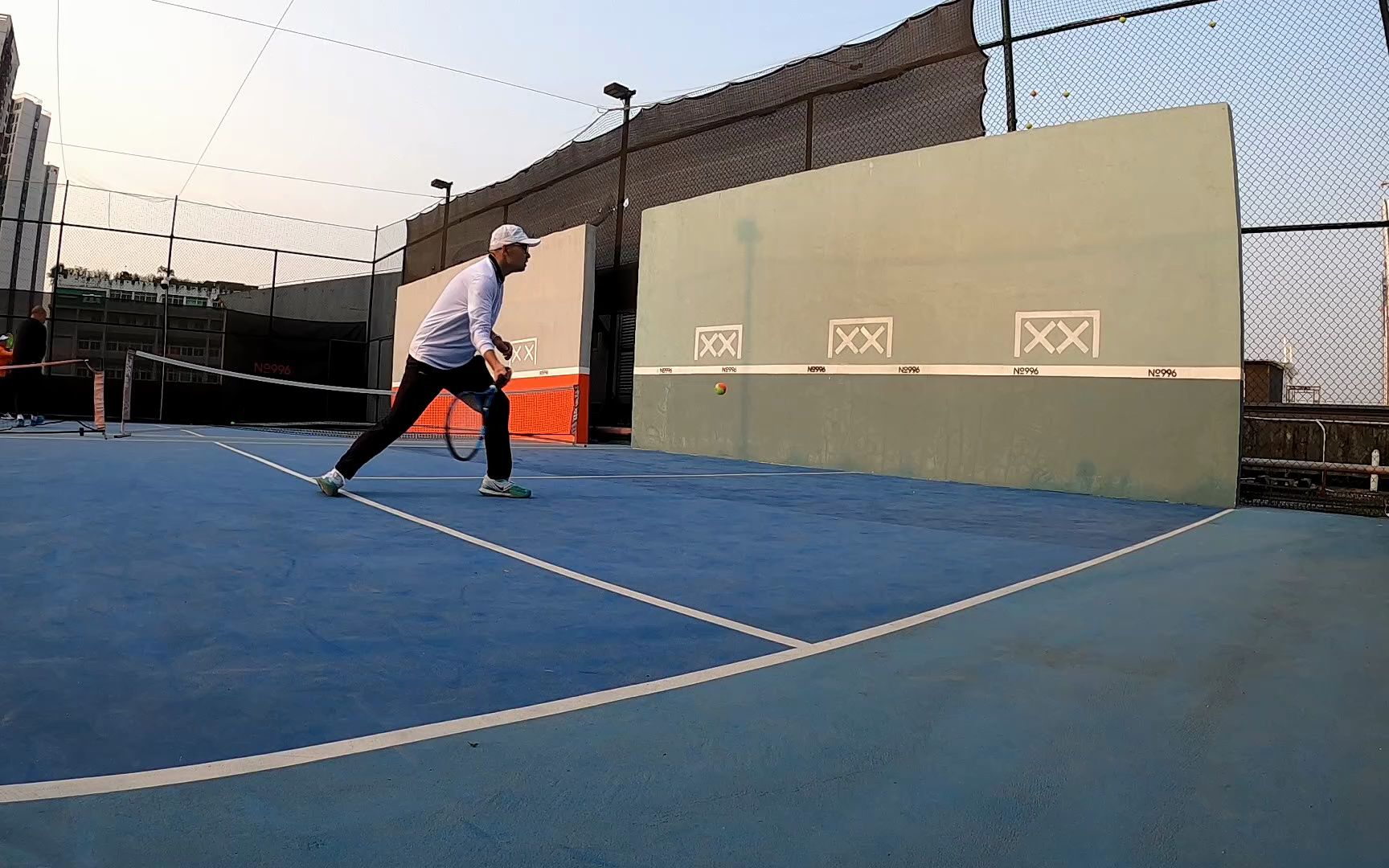 网球打墙练习 做一个快乐的面壁者