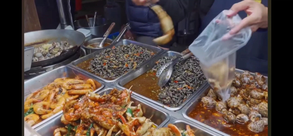 台湾街头小吃 炒螃蟹,炒蛤蜊,烧烤