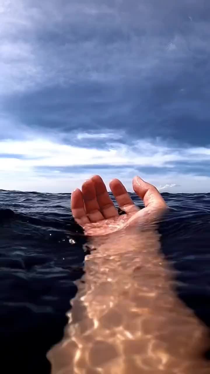 人生最大的无奈莫过于家境撑不起理想能力配不上野心感情敌不过命