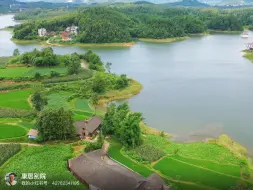 Download Video: 200年前的木房子，依然保持完好，更不可思议的是—里面还住着人