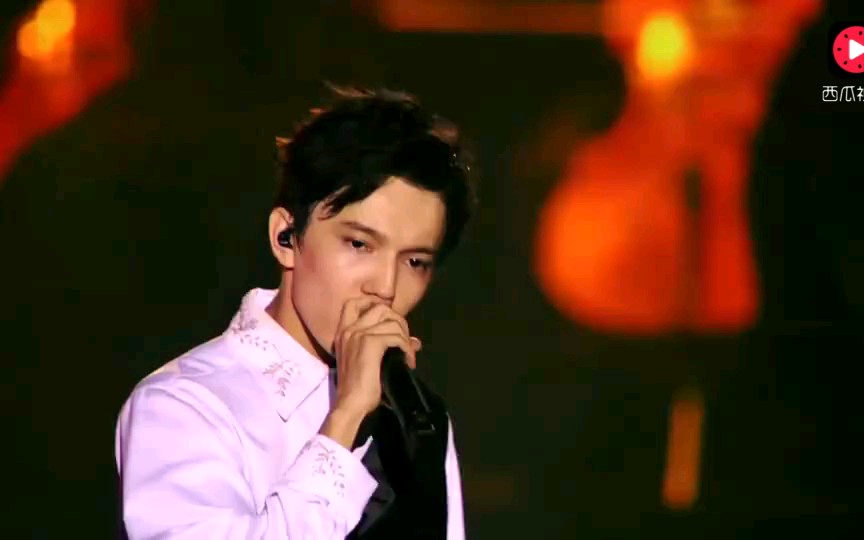 外国小哥哥迪玛希dimash02演唱的天亮了人帅声音高太震撼了