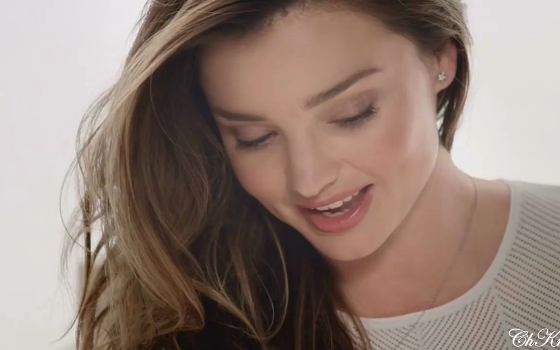 [图]Miranda Kerr - Sugar (Maroon 5) HD