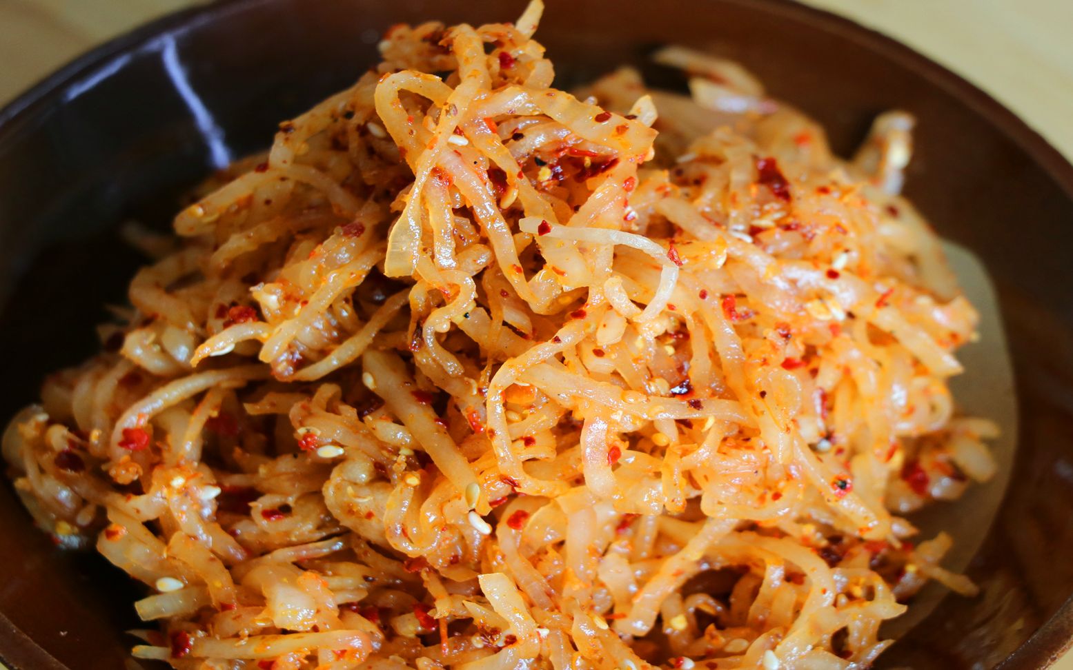 麻辣萝卜丝的家常做法当场腌制就可以吃特别开胃下饭的小菜